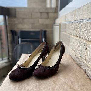 ME TOO SUEDE ROUND TOE PUMP HEELS